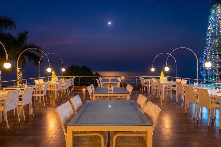 Waterfront Café Dining